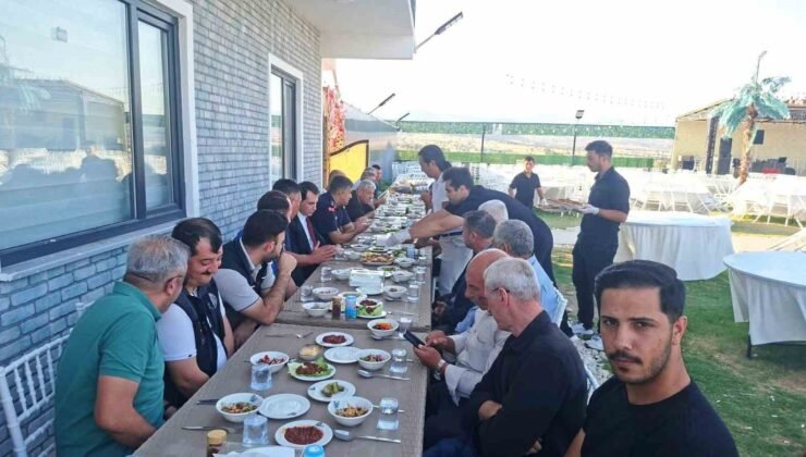 Hisarcık’ta köy muhtarları birlik beraberlik yemeğinde bir araya geldi