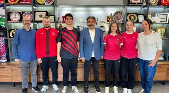 İşitme engelli milli badmintoncu Beren Su Ulus’tan Avrupa ikinciliği