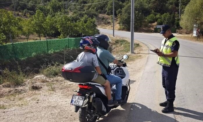 Jandarmadan motosiklet sürücülerine uyarı