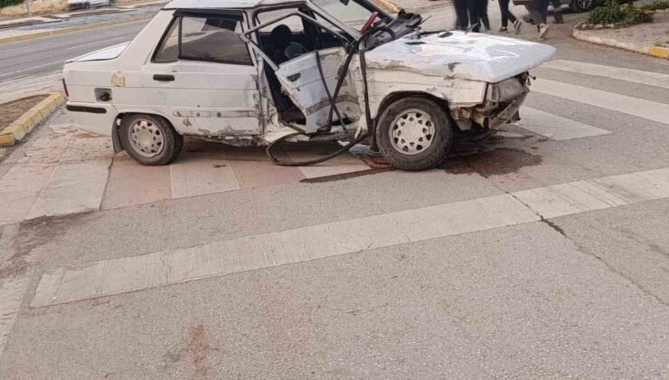 Kamyonetle otomobille çarpıştı: 3 yaralı
