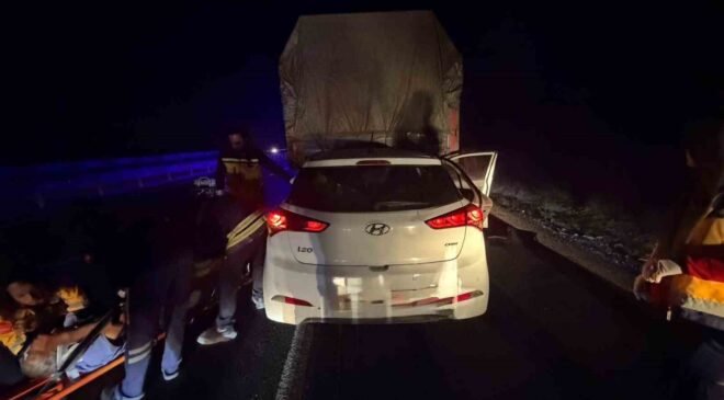 Kamyonla otomobil çarpıştı: 1 ölü, 2 yaralı
