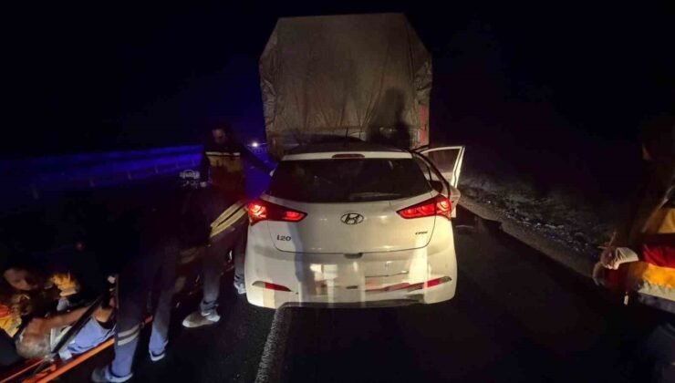 Kamyonla otomobil çarpıştı: 1 ölü, 2 yaralı