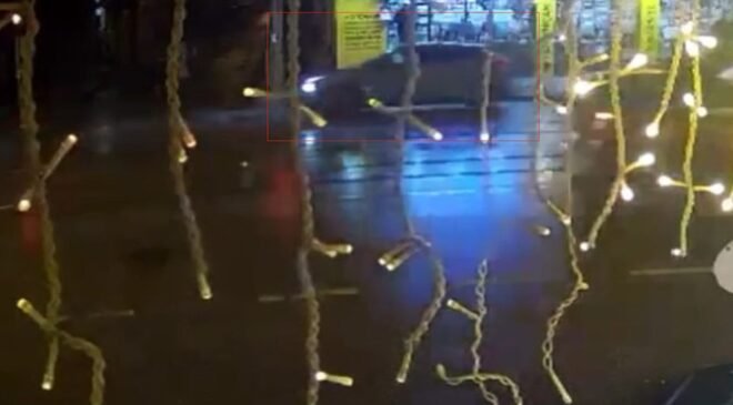 Kontrolden çıkan SUV araç çöp konteynerine ve elektrik panosuna çarptı
