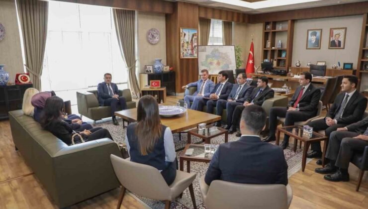 Kütahya Valisi Işın, ilçe kaymakamlarıyla bir araya geldi