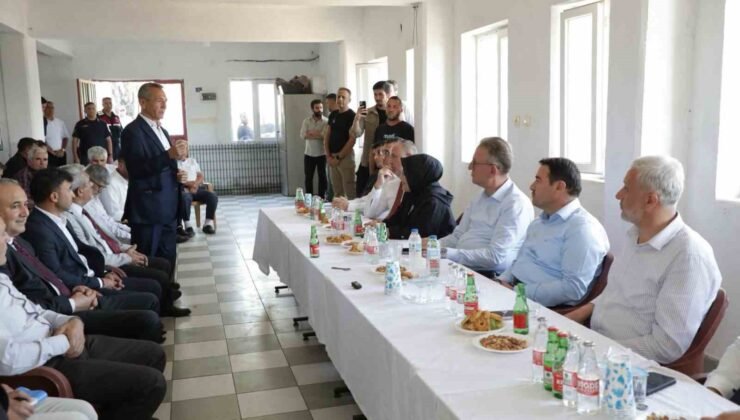 Kütahya Valisi Musa Işın, muhtarların taleplerini dinledi