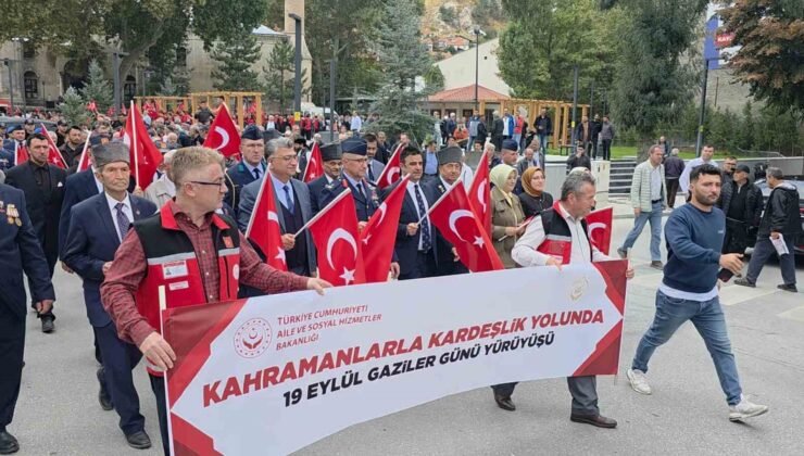 Kütahya’da Gaziler Günü’nde ’Kahramanlarla Kardeşlik Yolunda’ yürüyüşü