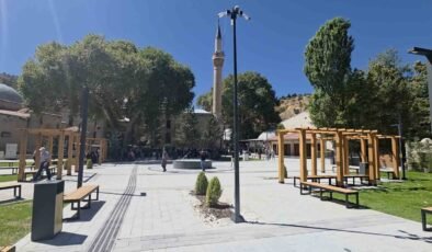 Kütahya’da tarihi doku korunarak Ulu Cami Meydanı yenilendi