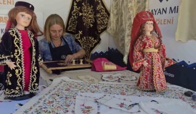 Kütahya’nın geleneksel kadın kıyafetleri sandıklardan çıkarılarak geleceğe taşınıyor