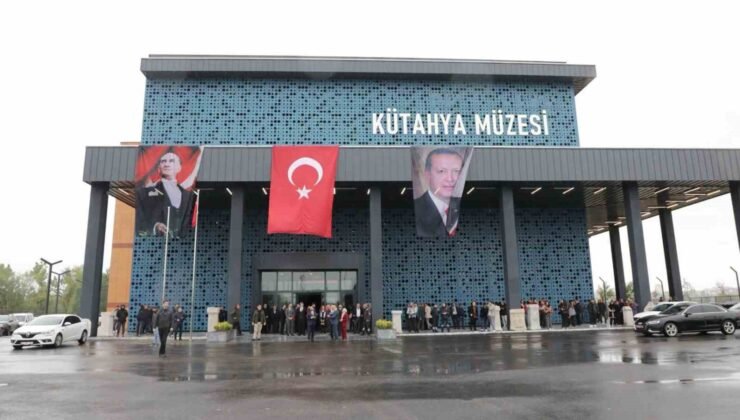 Kütahya’nın tarihi mirası Bakan Ersoy tarafından açılan yeni müzede ziyaretçilerle buluştu