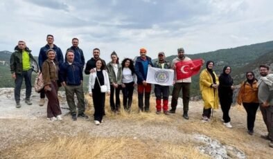 Kütahyalı dağcılar, İkitaş Kanyonu’nda 15 kilometre yürüdü