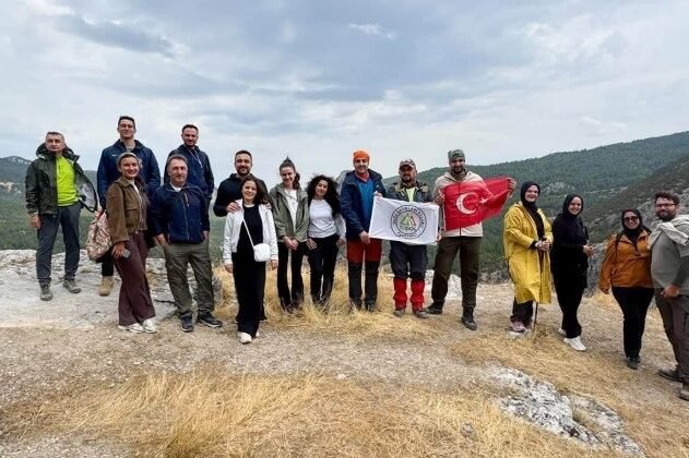 Kütahyalı dağcılar, İkitaş Kanyonu’nda 15 kilometre yürüdü