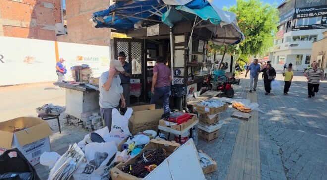 Mahkeme kararı sonrası 47 yıllık iş yerini boşaltan esnaf, baktığı kuşlar için endişeli