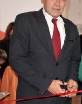 Okul müdürü evinde ölü bulundu