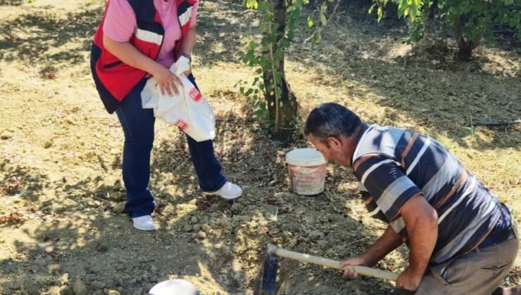 Pazarlar’da üreticilere bilinçli gübreleme desteği