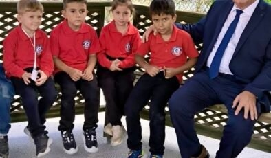 Protokol üyeleri minik öğrencilerin okul heyecanına ortak oldular