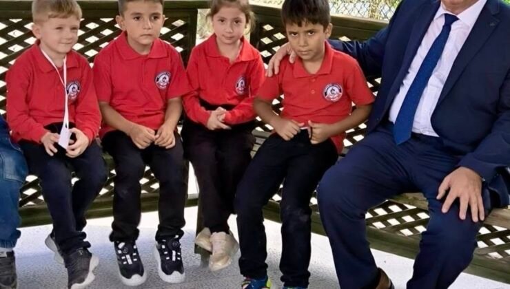 Protokol üyeleri minik öğrencilerin okul heyecanına ortak oldular