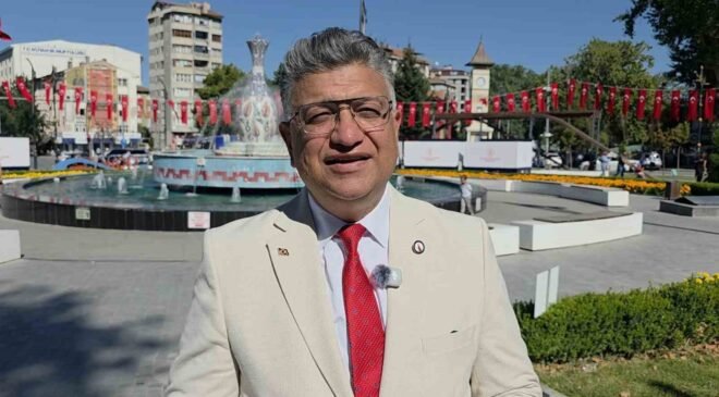 Rektör Kızıltoprak: “Yaşayan Miras Şöleni, Kütahya’nın köklü kültürel mirasını şehir meydanlarına taşımıştır