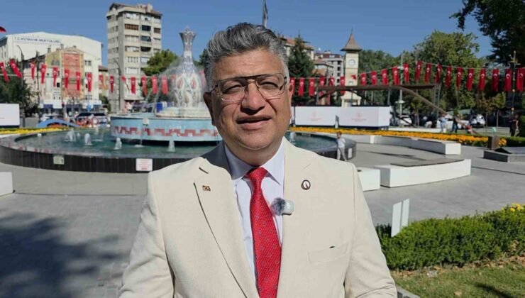 Rektör Kızıltoprak: “Yaşayan Miras Şöleni, Kütahya’nın köklü kültürel mirasını şehir meydanlarına taşımıştır
