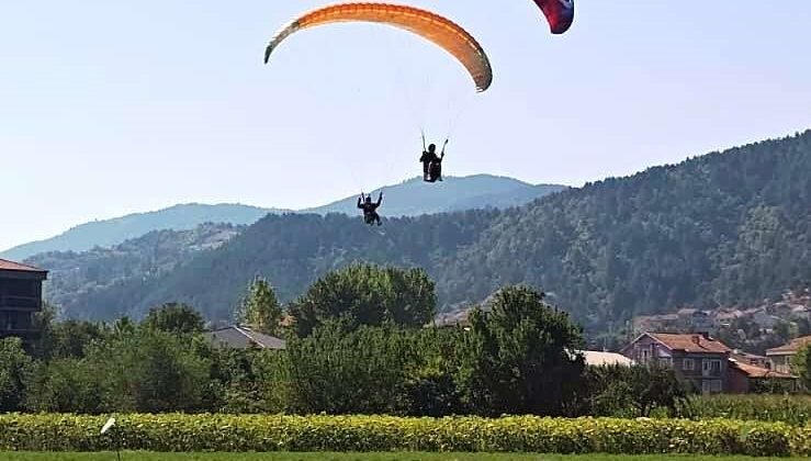 Simav’da Havacılık Festivali gökyüzünü renklendirdi