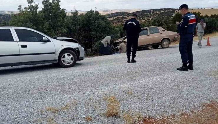 Sivrihisar’da otomobiller kafa kafaya çarpıştı: 1’i ağır 2 yaralı