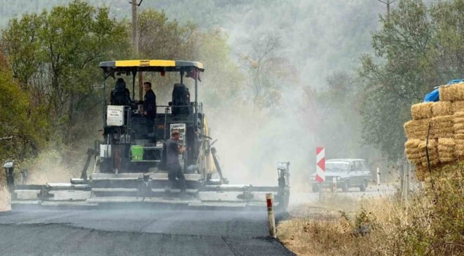 Tavşanlı’da Balıköy-Değirmisaz yolunda asfalt çalışması