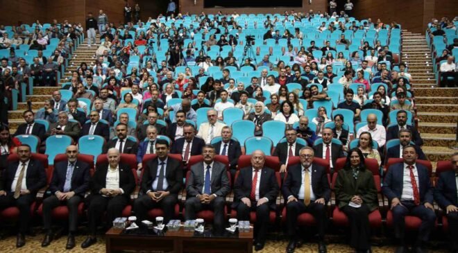 Uşak’ta ’Timsal Karabekir ile Tarihin Kalbine Yolculuk’ söyleşisi