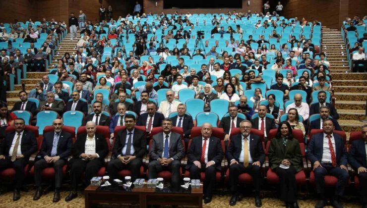 Uşak’ta ’Timsal Karabekir ile Tarihin Kalbine Yolculuk’ söyleşisi