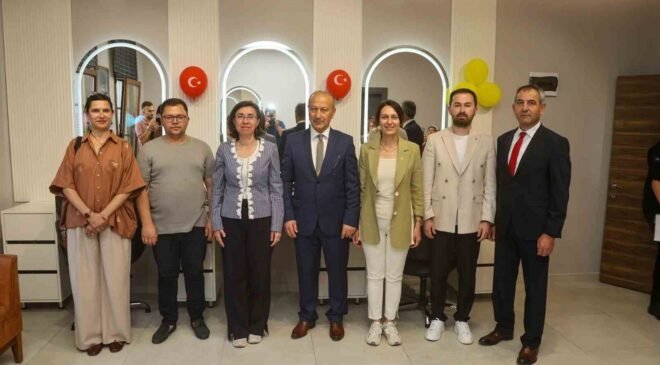 Uşak’ta Halk Kadın Kuaförü hizmete açıldı
