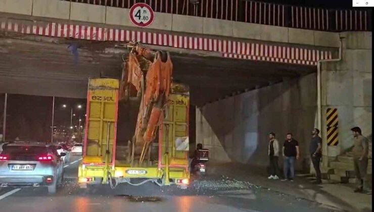 Üst geçide sıkışan tır trafiği aksattı