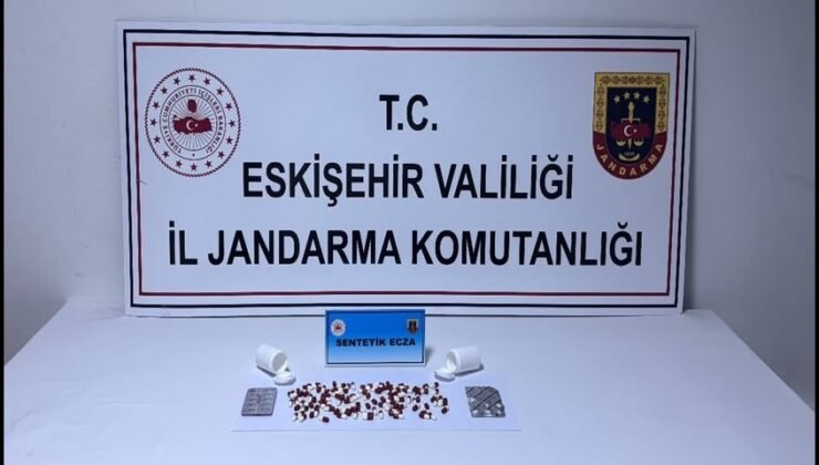 Üzerinde 128 adet sentetik ecza hapı taşıyan otobüs yolcusu jandarmaya yakalandı