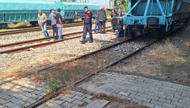 Vagonun üzerine çıkan baba ve oğluna yüksek gerilim hattındaki elektrik çarptı