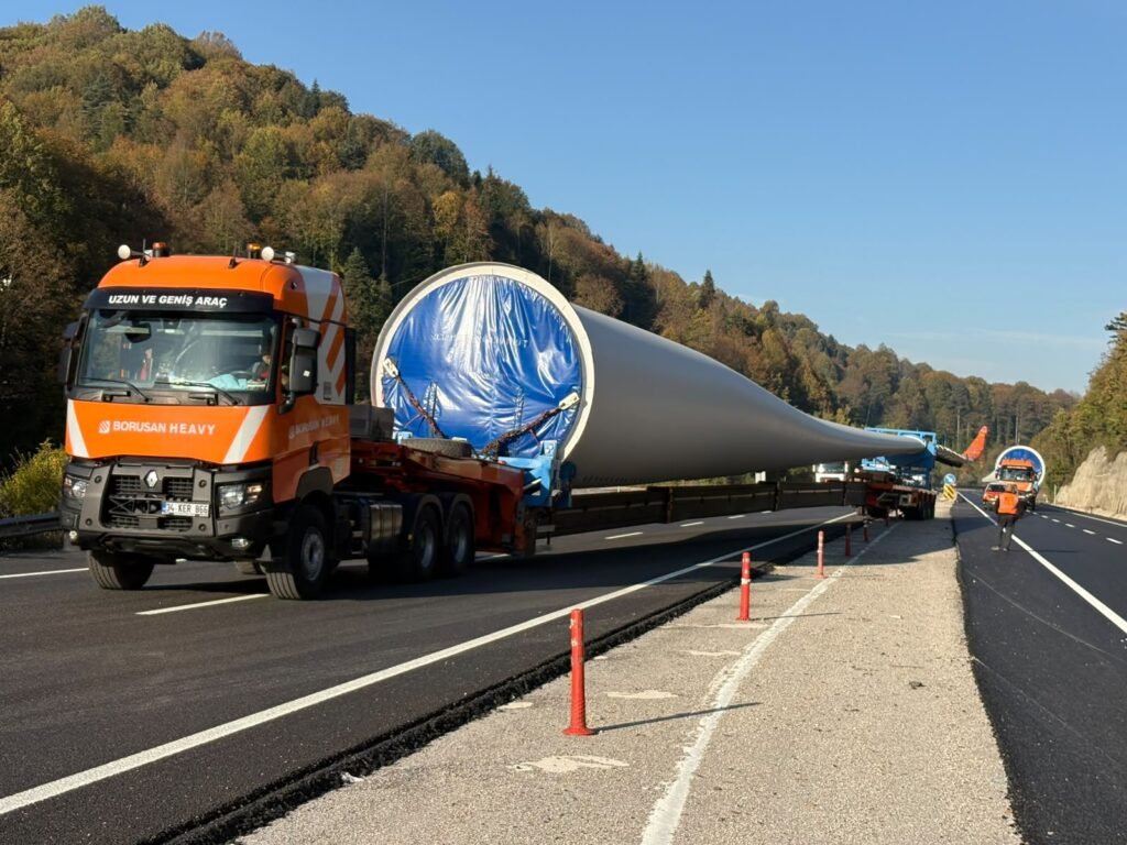 Dev kanatlar yolu kapattı