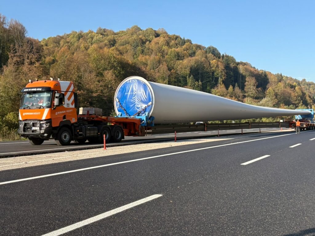 Bursa–Eskişehir yolunda 13 tırlık konvoy nedeniyle trafik durdu