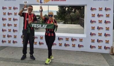 Eskişehirli sporculardan çifte başarı! Cumhurbaşkanlığı ve Zeytinburnu koşularında kürsüye çıktılar