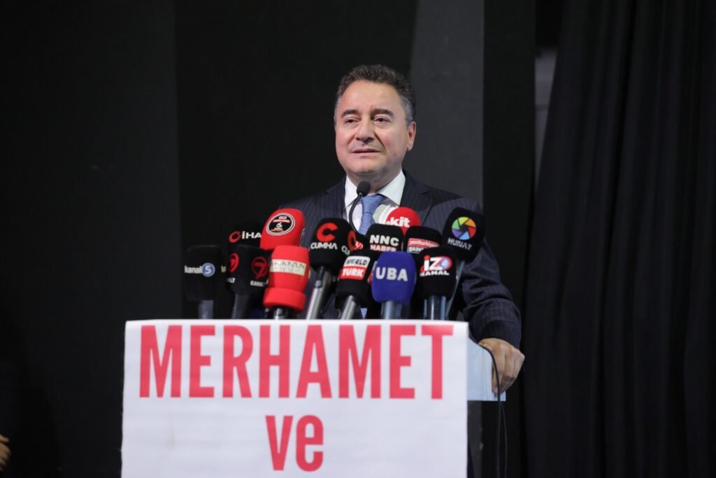 Ankara’da 7. Merhamet ve Emek Ödülleri 28 siyasi partiyi ve onlarca STK’yı buluşturdu