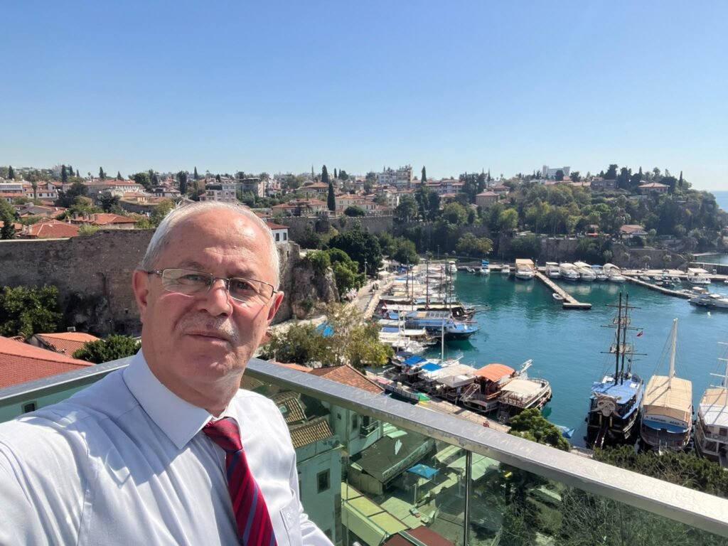 Bir kitapla başlayan dostluk, Dilovası’ndan Antalya’ya uzanan vefa hikâyesi
