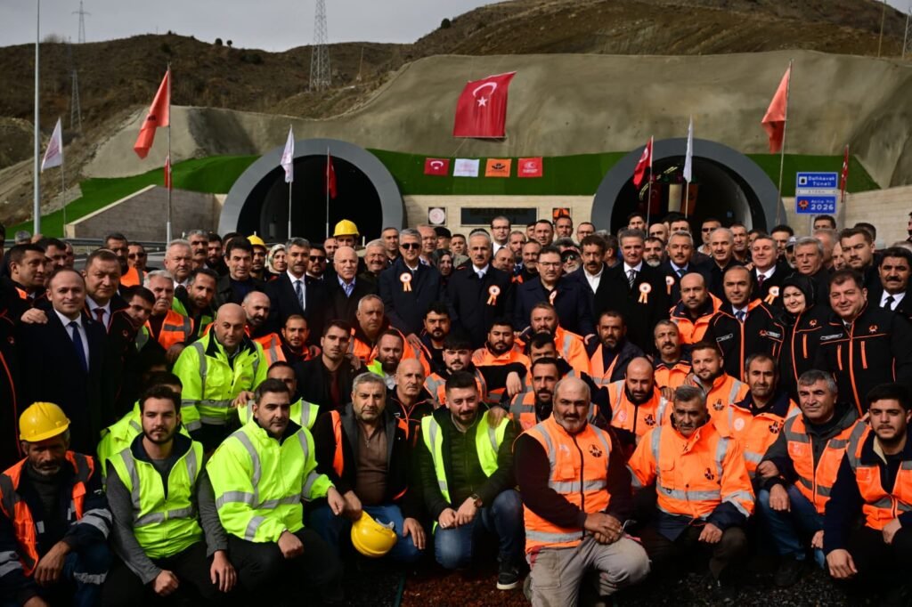 Erzurum-Rize Yolu’nda 8 keskin viraj tarih oldu
