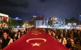 Ankara’da 29 Ekim coşkusu: Başkentliler Meşalelerle 2. Meclis’e yürüdü