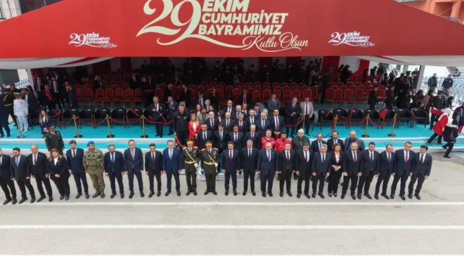 Atatürk Caddesi’nde Cumhuriyet’in 103. Yılı kutlandı