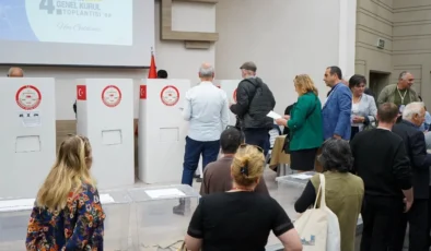 Bornova Kent Konseyinde Mengüş yeniden başkan