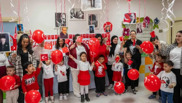 Bornova'da 29 Ekim kutlamaları çocuklarla başladı