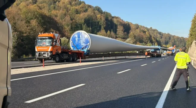 Bursa–Eskişehir yolunda 13 tırlık konvoy nedeniyle trafik durdu
