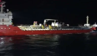 Çanakkale Boğazı'nda arızalanan gemi emniyetli bölgeye çekildi