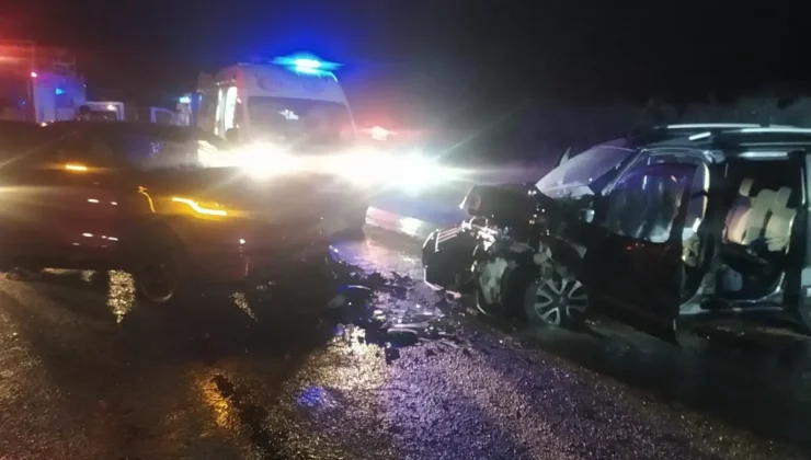 Kafa kafaya çarpışan araçlarda can pazarı: 2 ölü, 4 yaralı