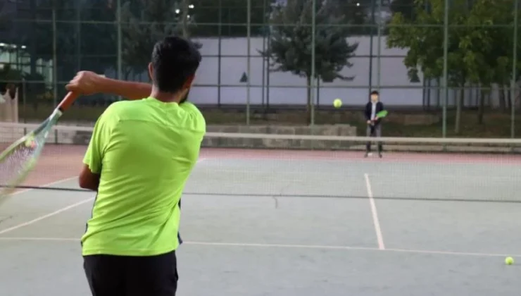 Cumhuriyet Bayramı tenis turnuvası başladı