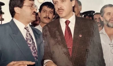 Cumhurbaşkanı Erdoğan’ın eski yol arkadaşı AK Parti’ye üye oldu