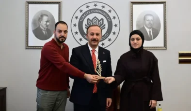 Isparta Valisi Abdullah Erin, Hind Recep’in annesi Wissam Hamada’yı valilikte ağırladı