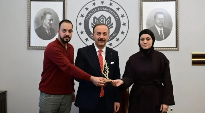 Isparta Valisi Abdullah Erin, Hind Recep’in annesi Wissam Hamada’yı valilikte ağırladı