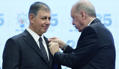 İzmir’de 27 yıl sonra değişim: Cemil Tugay AK Parti’ye katıldı