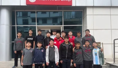 Kars’ta öğrenciler buz pateni etkinliğinde buluştu